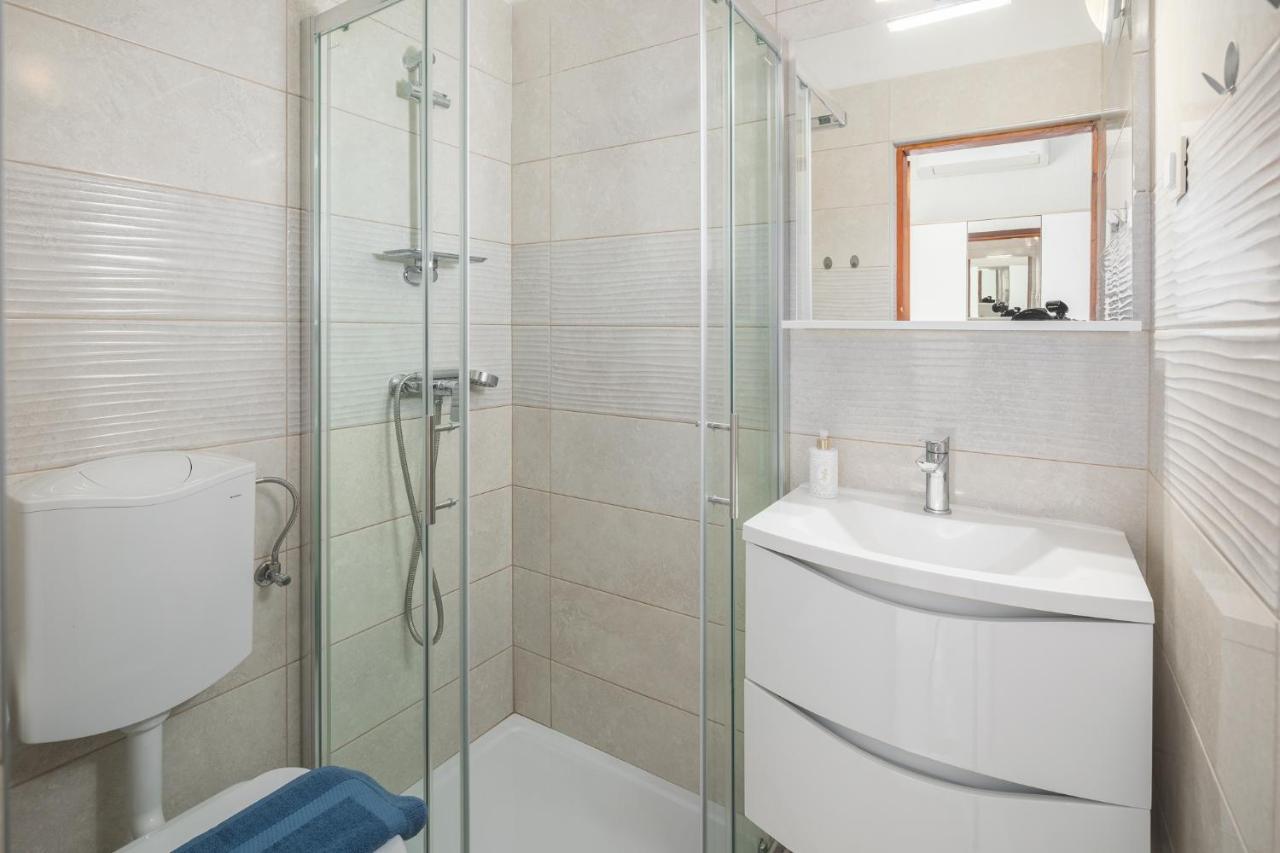 Apartment Kazalac Porec Bagian luar foto