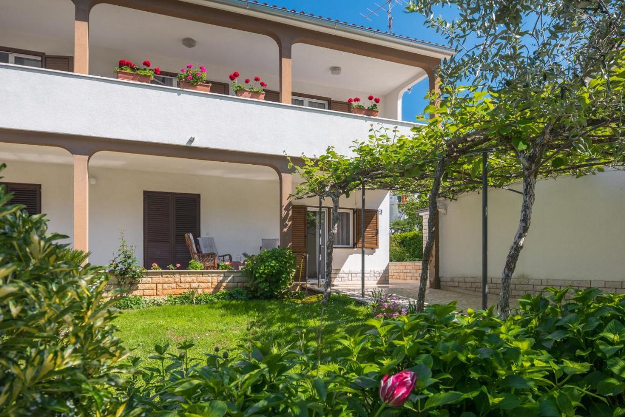 Apartment Kazalac Porec Bagian luar foto