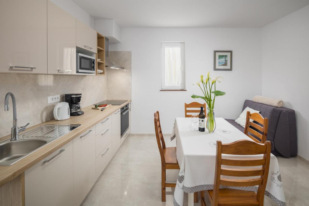 Apartment Kazalac Porec Bagian luar foto