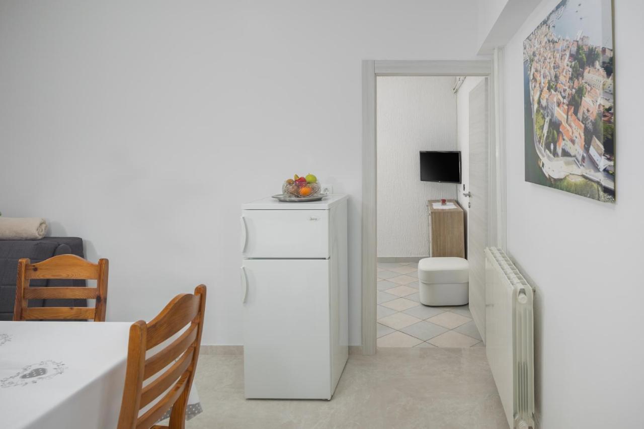 Apartment Kazalac Porec Bagian luar foto