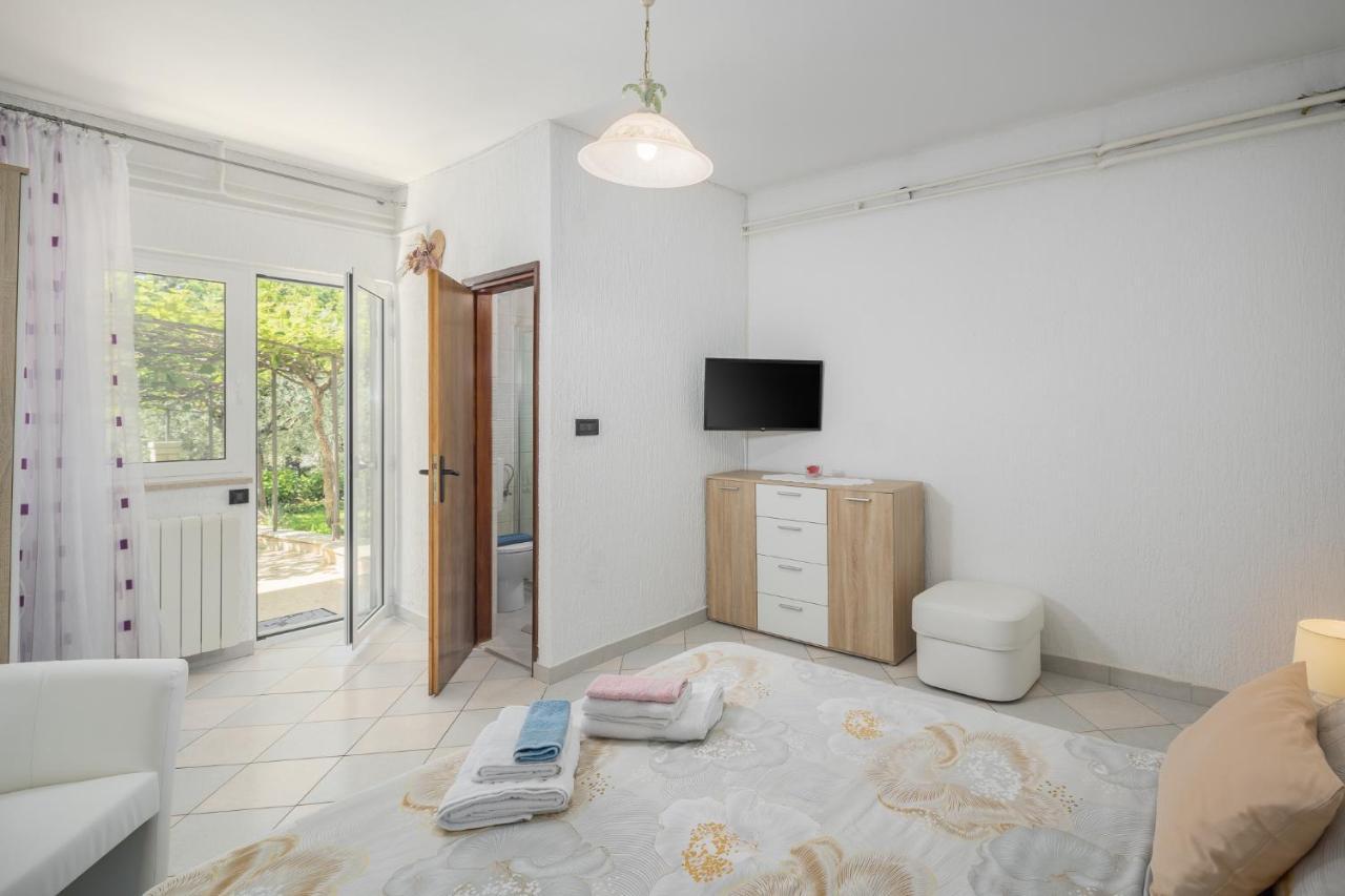 Apartment Kazalac Porec Bagian luar foto
