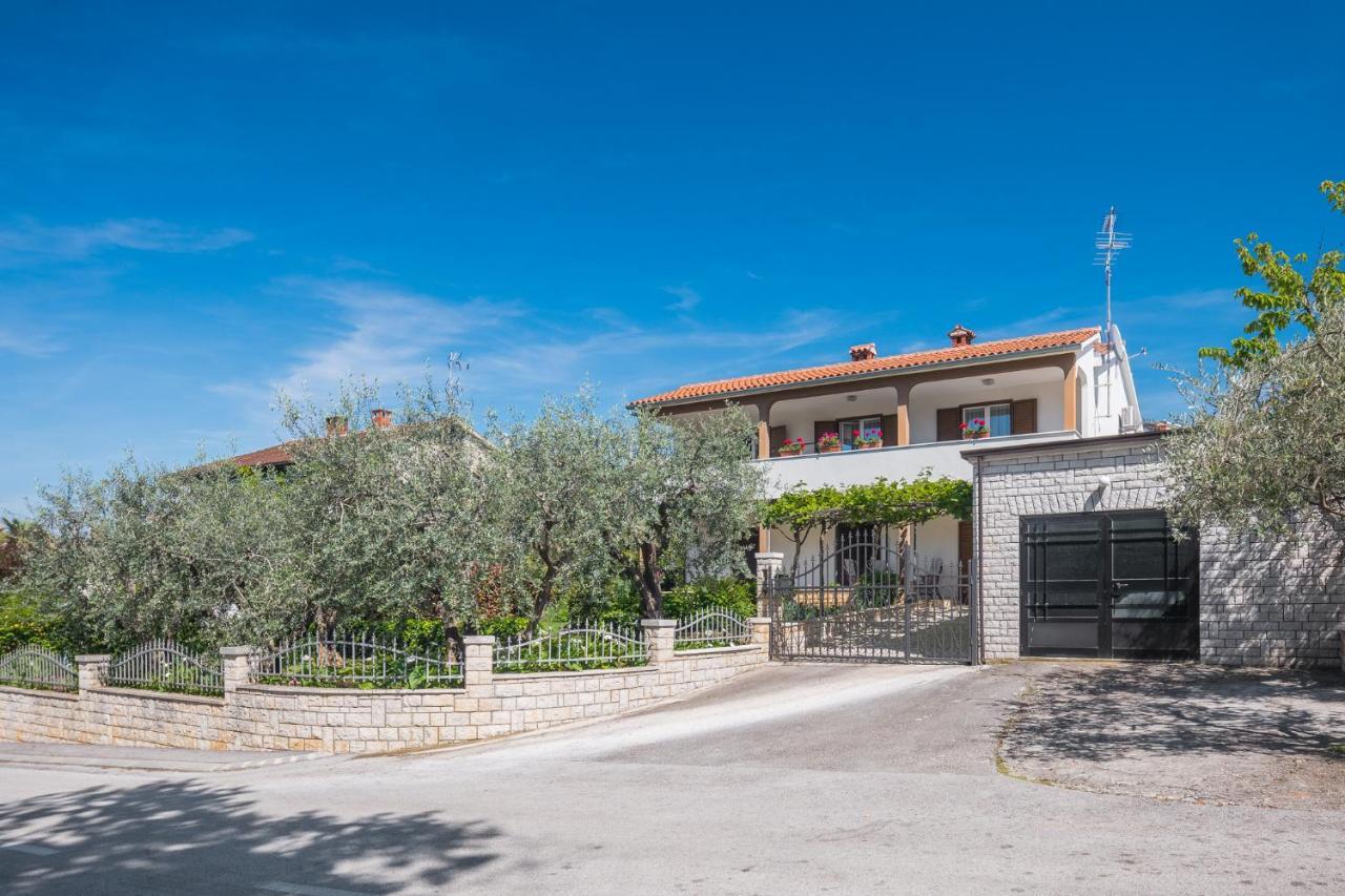 Apartment Kazalac Porec Bagian luar foto